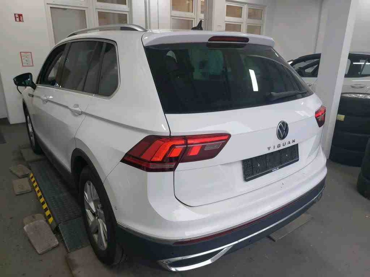 Thumb 4: Volkswagen Tiguan 2.0 TDI DSG ELEGANCE STDHZG NAVI KAMERA MATRIX