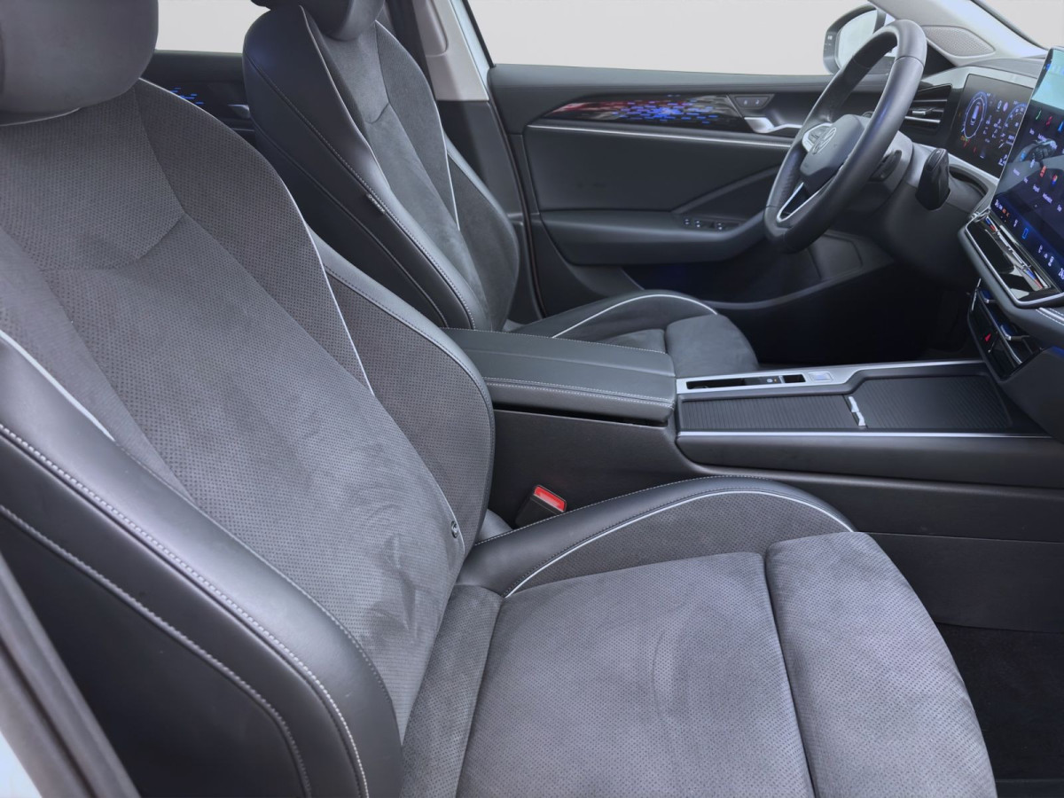 Thumb 16: Volkswagen Passat Variant 2.0 TDI DSG BUSINESS NAVI KAMERA SITZHZG PDC