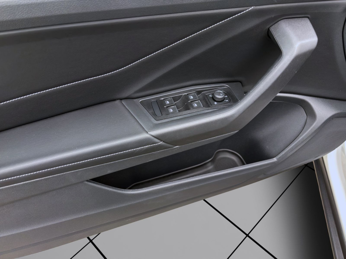Thumb 10: Volkswagen T-Roc Cabriolet 1.5 TSI DSG R-LINE KAMERA NAVI SITZHZG LED+