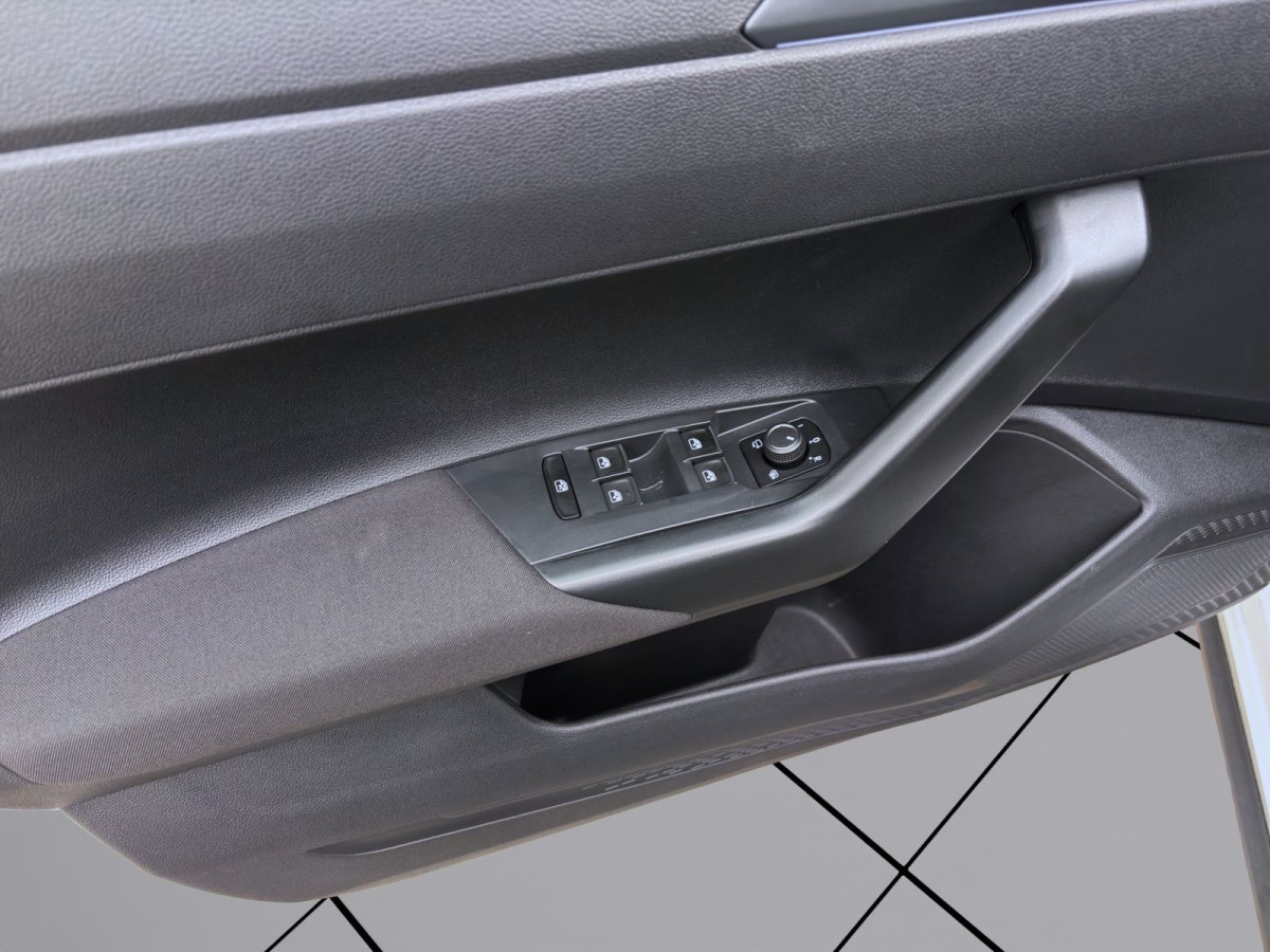 Thumb 10: Volkswagen Polo 1.0 TSI DSG R-LINE MATRIX NAVI KLIMA SHZG