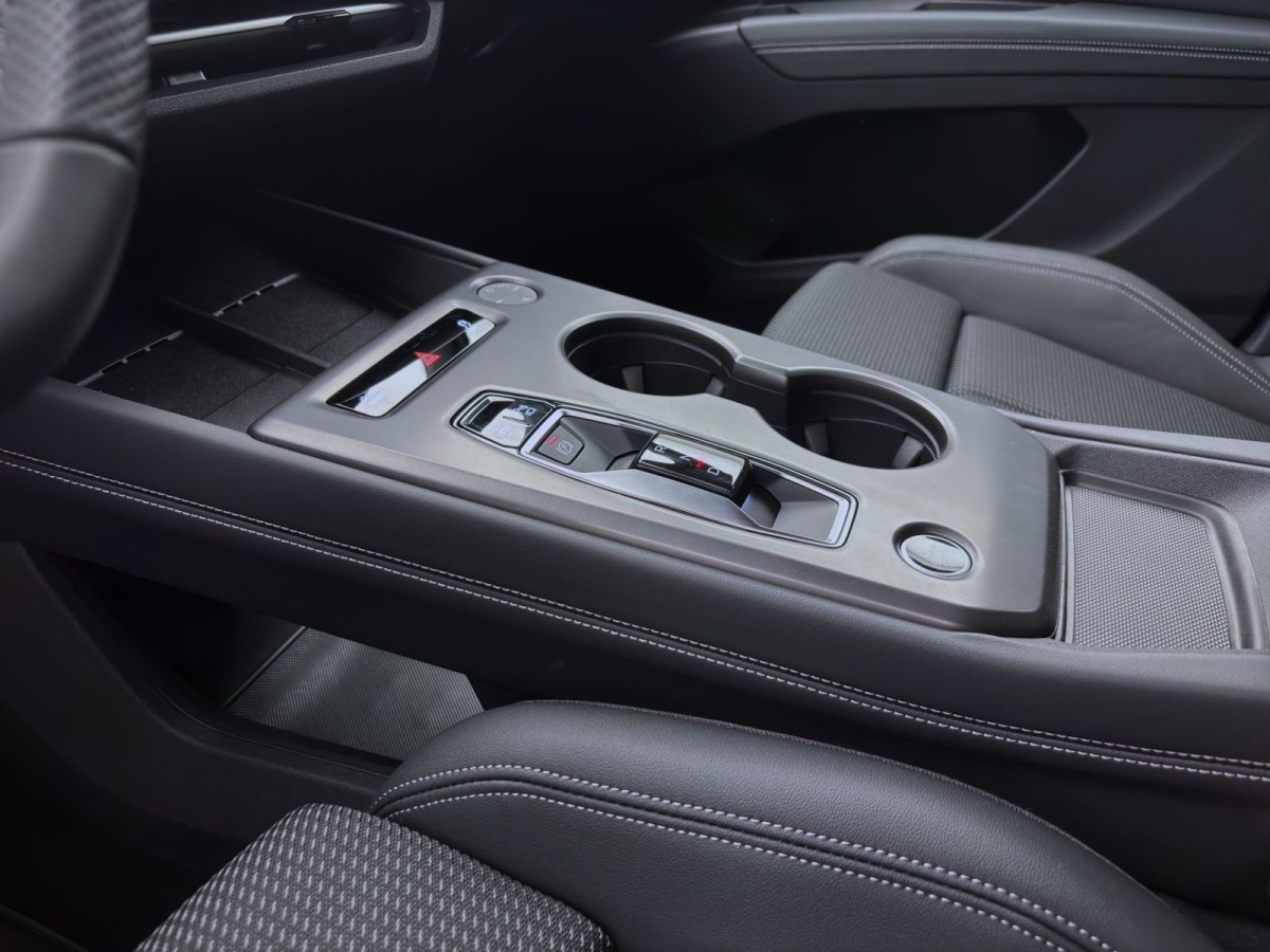 Thumb 14: Audi Q4 e-tron PERFORMANCE S LINE STDHZG AHK SONOS HuD 360° NAVI
