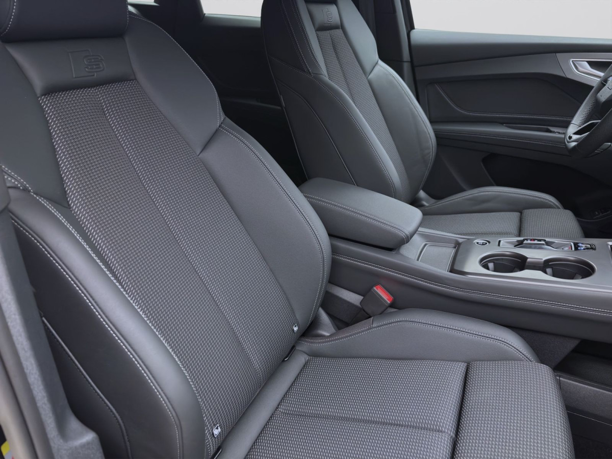 Thumb 16: Audi Q4 e-tron PERFORMANCE S LINE STDHZG AHK SONOS HuD 360° NAVI