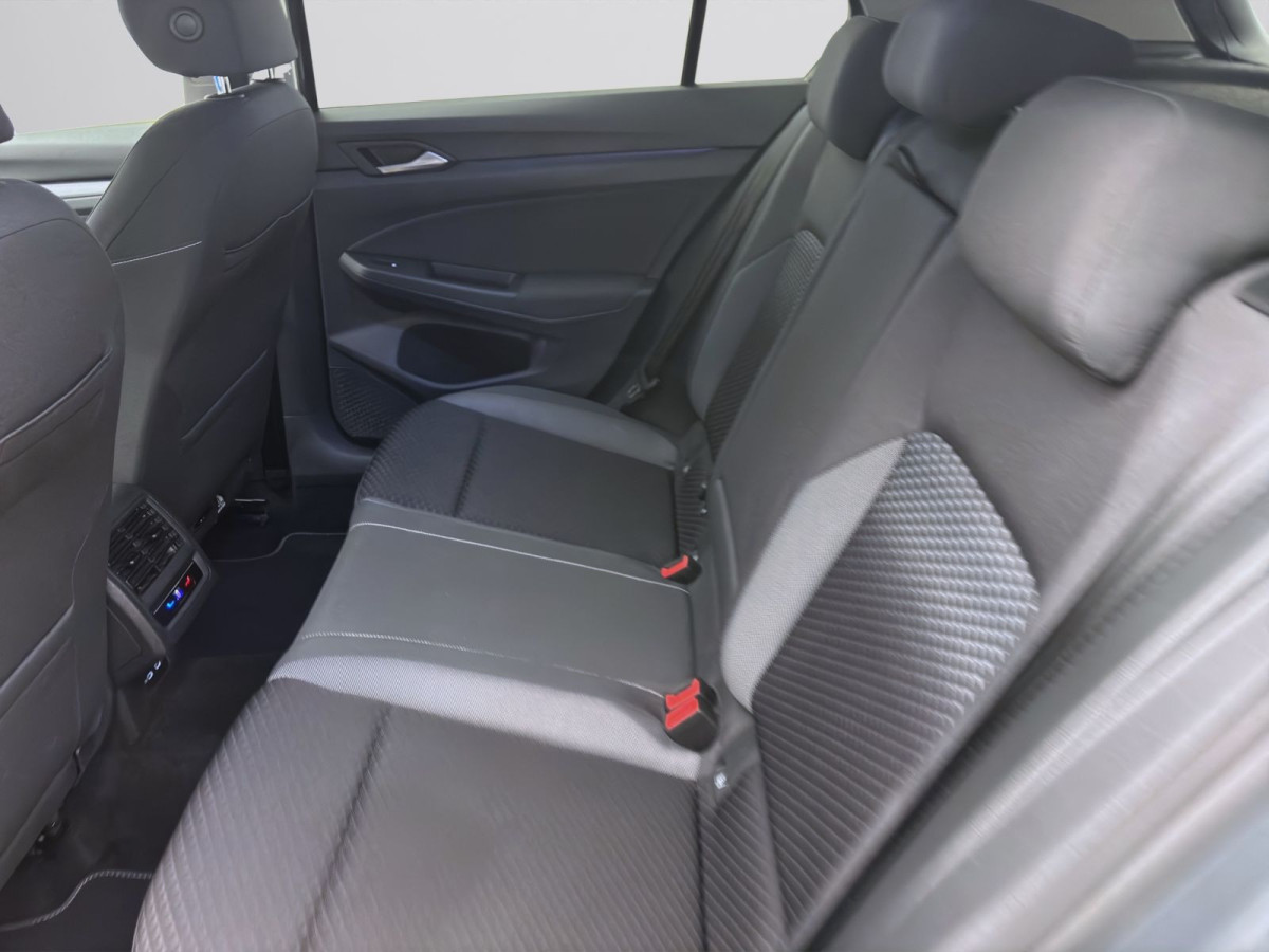 Thumb 15: Volkswagen Golf 2.0 TDI DSG ACTIVE AHK KAMERA NAVI PDC