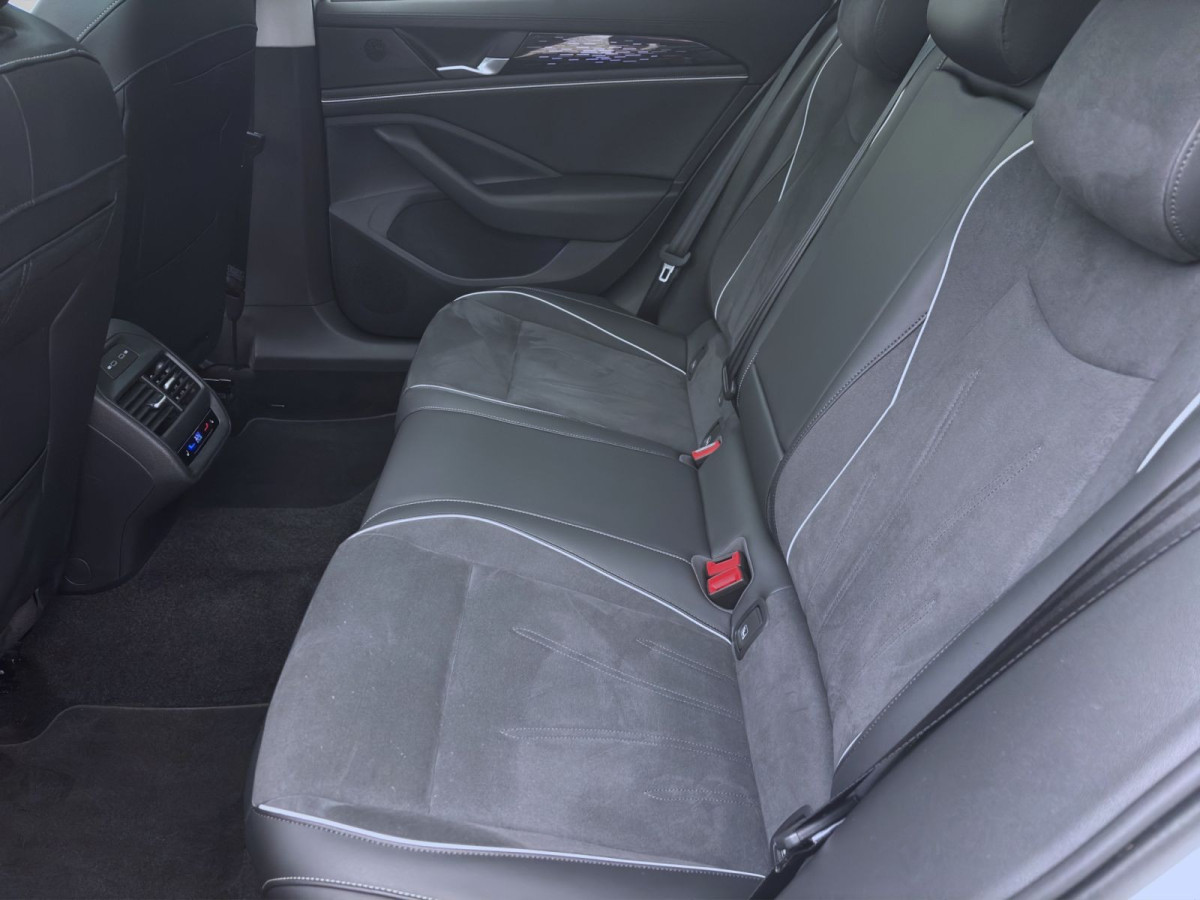 Thumb 15: Volkswagen Passat Variant 2.0 TDI DSG ELEGANCE STDHZG PANO AHK NAVI