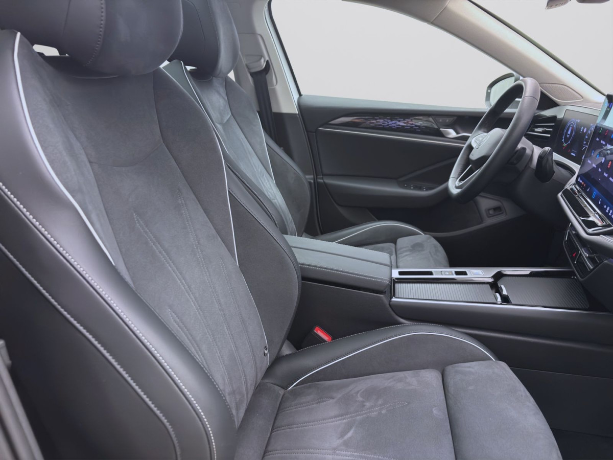 Thumb 16: Volkswagen Passat Variant 2.0 TDI DSG ELEGANCE STDHZG PANO AHK NAVI