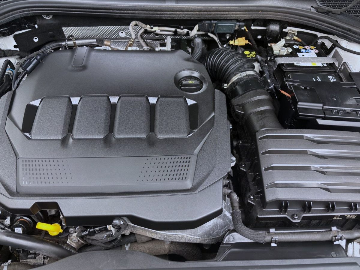 Thumb 18: Volkswagen Passat Variant 2.0 TDI DSG ELEGANCE STDHZG PANO AHK NAVI