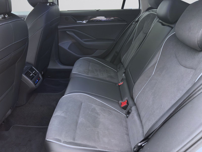 Bild 15: Volkswagen Passat Variant 2.0 TDI DSG ELEGANCE STDHZG AHK NAVI IQ.LIGHT