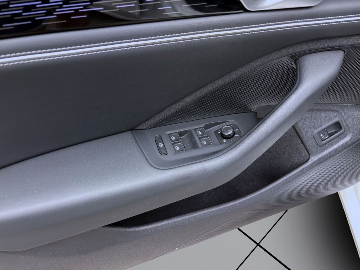 Thumb 10: Volkswagen Passat Variant 2.0 TDI DSG ELEGANCE STDHZG AHK NAVI IQ.LIGHT