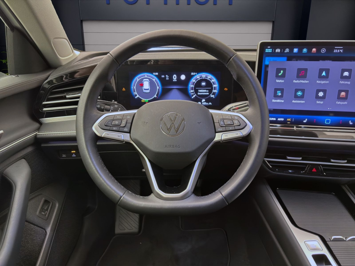 Thumb 11: Volkswagen Passat Variant 2.0 TDI DSG ELEGANCE STDHZG AHK NAVI IQ.LIGHT