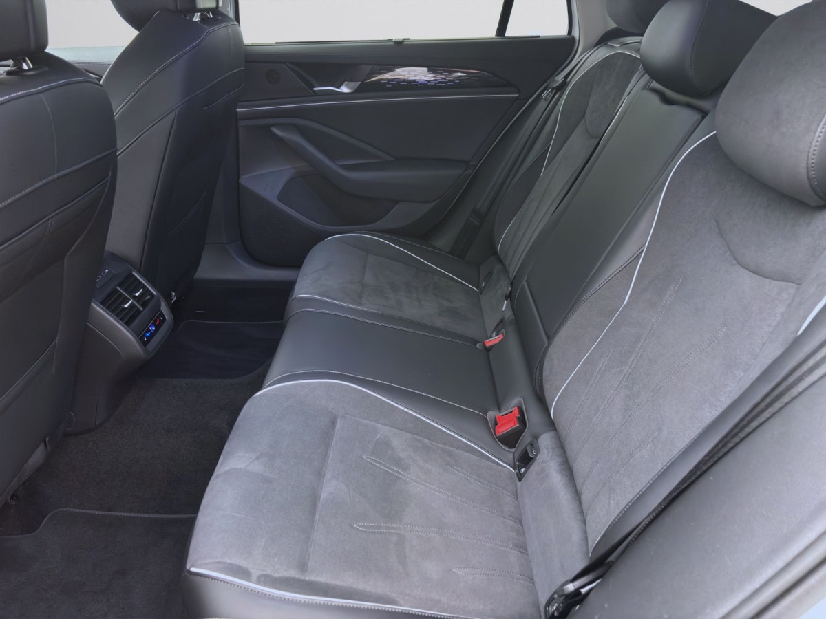 Thumb 15: Volkswagen Passat Variant 2.0 TDI DSG ELEGANCE STDHZG AHK NAVI IQ.LIGHT