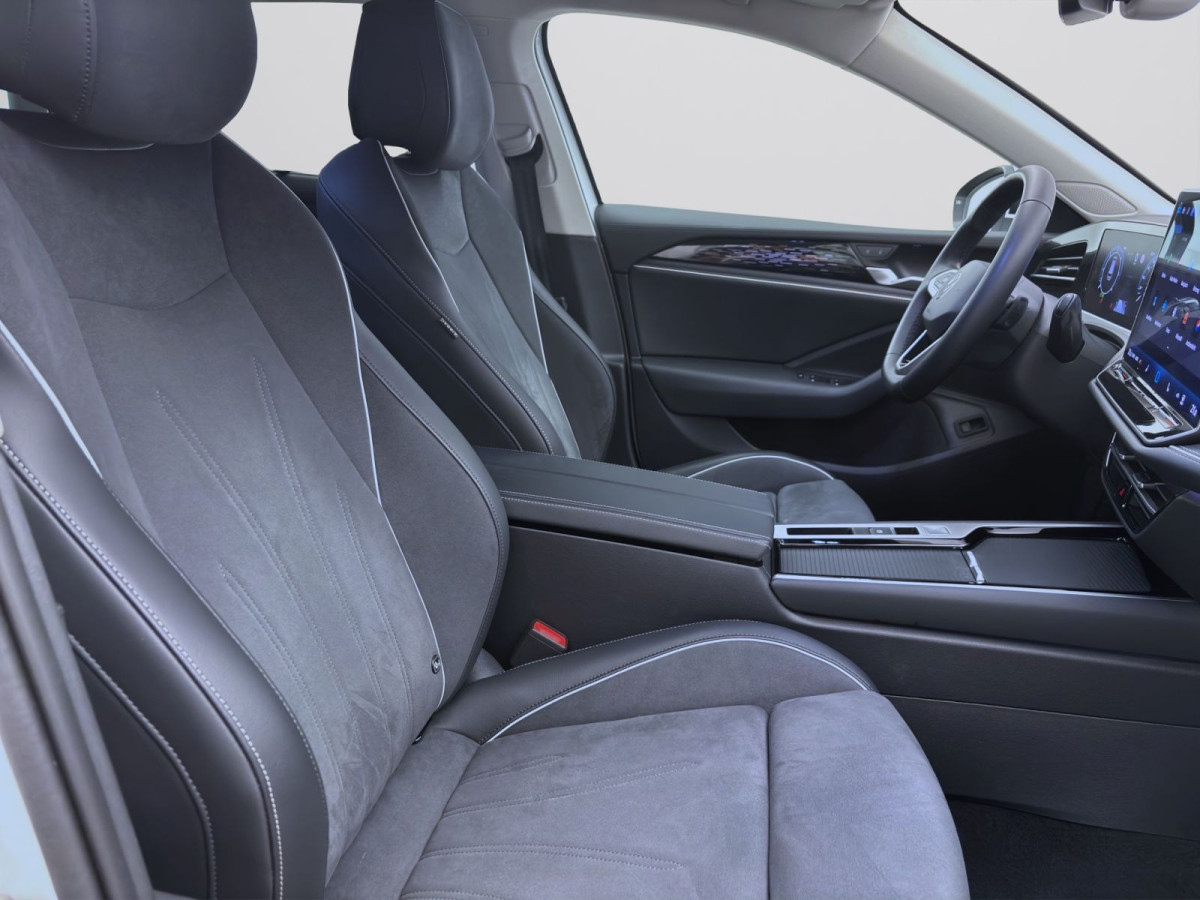 Thumb 16: Volkswagen Passat Variant 2.0 TDI DSG ELEGANCE STDHZG AHK NAVI IQ.LIGHT