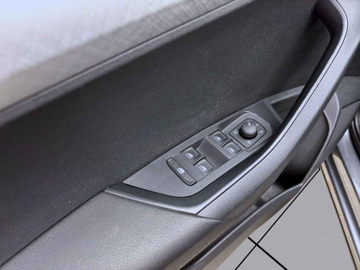 Thumb 9: Škoda Karoq 2.0 TDI DSG 4x4 AMBITION AHK NAVI KAMERA SITZHZG