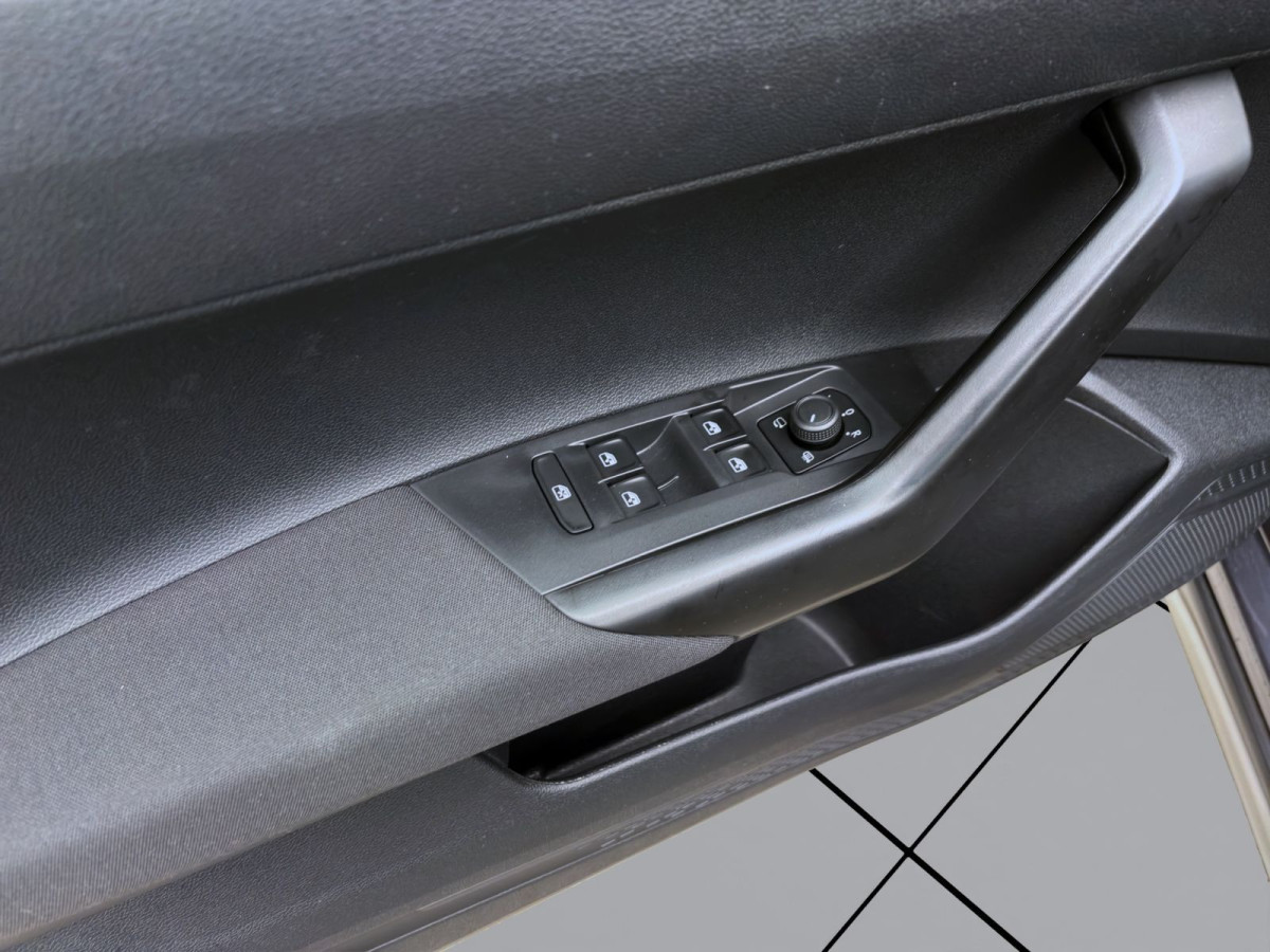 Thumb 10: Volkswagen Taigo 1.0 TSI LIFE PDC LED KLIMA DAB+