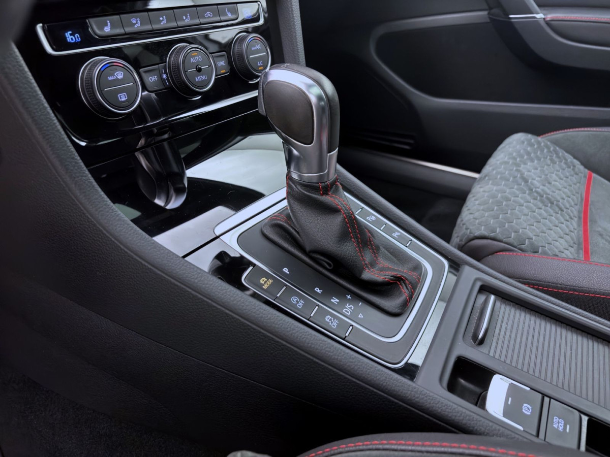 Thumb 14: Volkswagen Golf GTI PERFORMANCE PANO NAVI LED KAMERA DCC