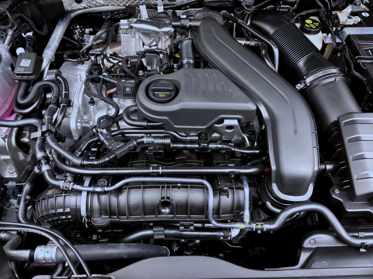 Thumb 17: Volkswagen T-Roc 1.5 eTSI DSG LIFE AHK KAMERA LED SITZHZG