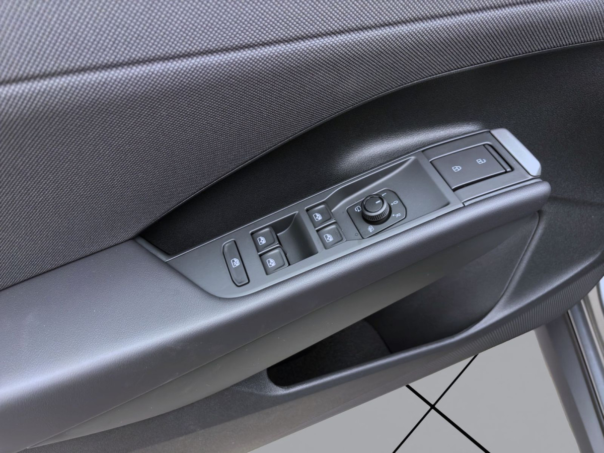 Thumb 10: Volkswagen T-Roc 1.5 eTSI DSG LIFE AHK NAVI KAMERA SITZHZG