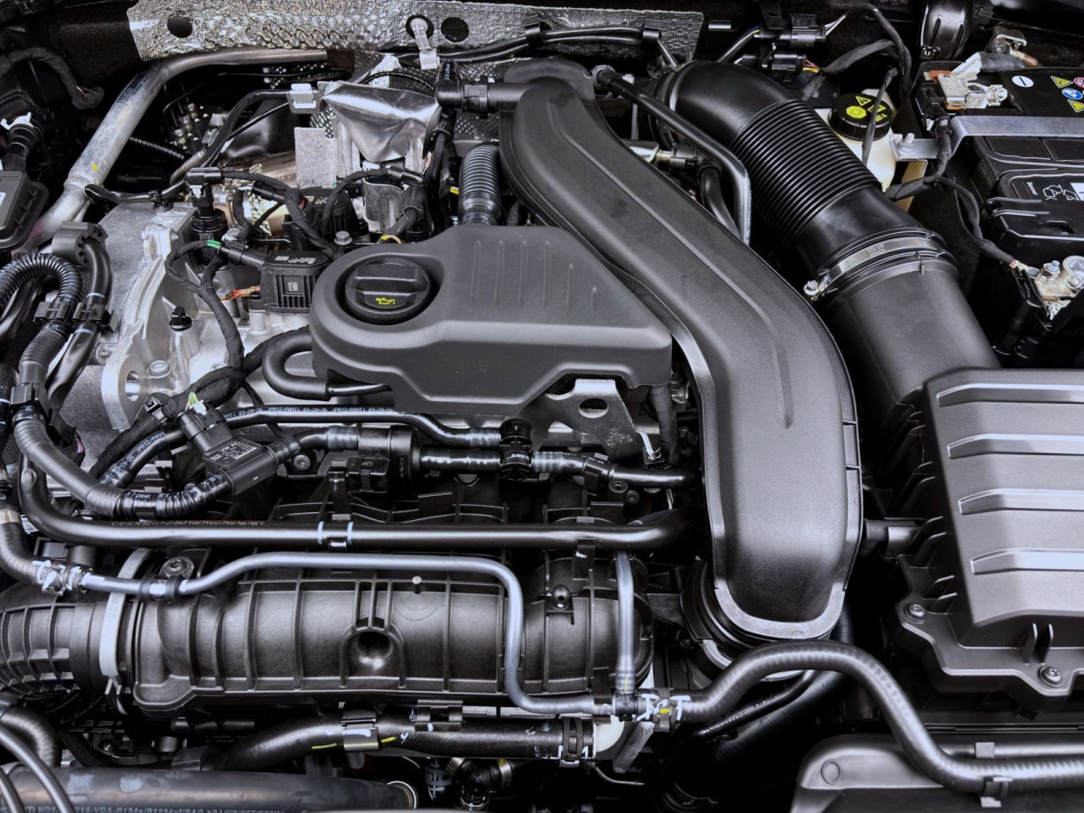 Thumb 17: Volkswagen T-Roc 1.5 eTSI DSG LIFE AHK NAVI KAMERA SITZHZG