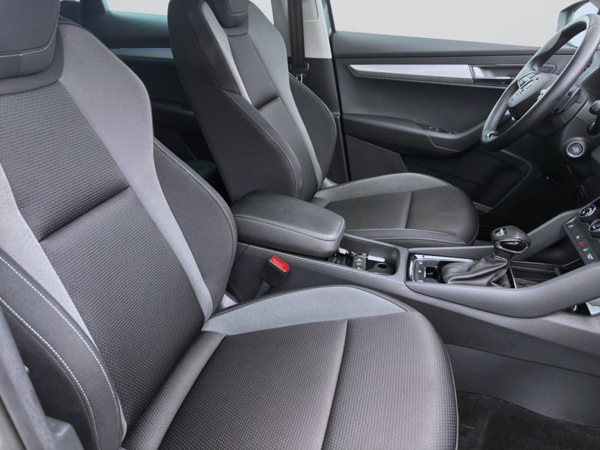 Thumb 15: Škoda Karoq 2.0 TDI DSG TOUR AHK NAVI SITZHZG PDC