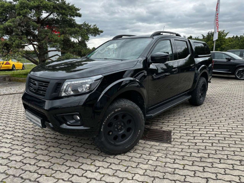 Automodell: Navara in der Farbe schwarz