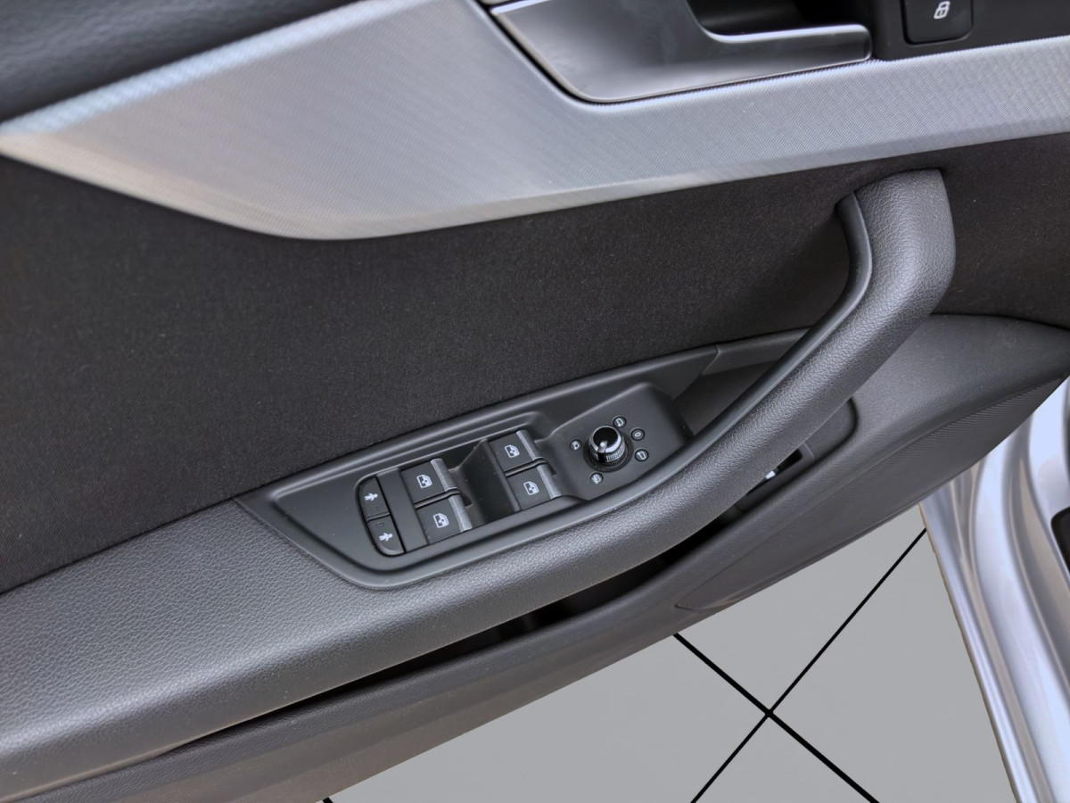 Thumb 10: Audi A4 Avant 1.4 TFSI SPORT NAVI KLIMA PDC XENON+