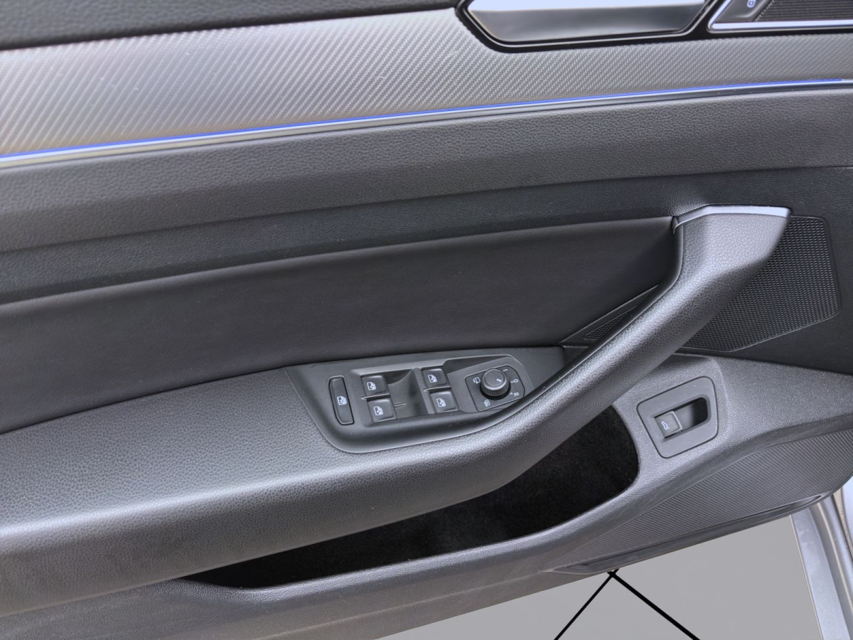 Thumb 9: Volkswagen Arteon 2.0 TDI DSG 4M R-LINE STDHZG AHK NAVI KAMERA DCC