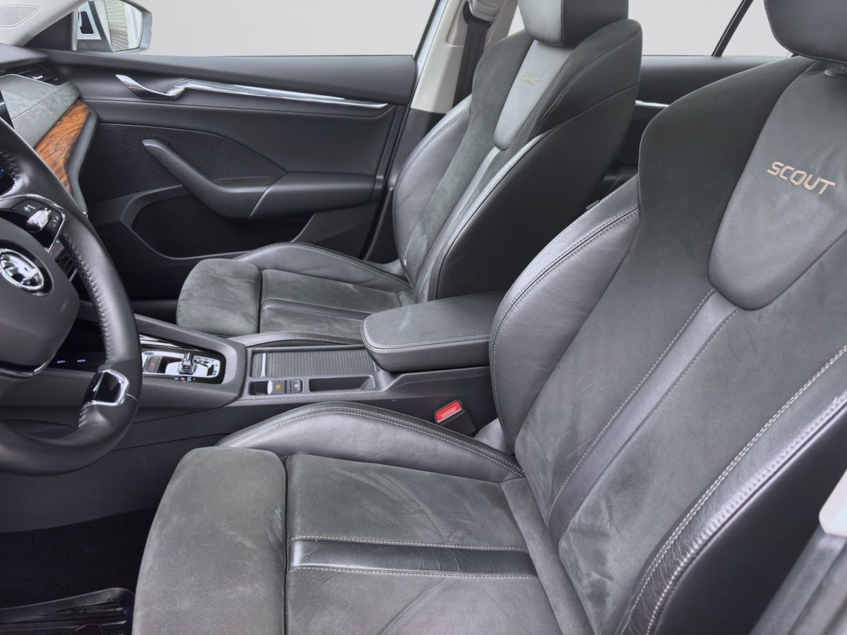 Thumb 9: Škoda Octavia Combi 2.0 TDI DSG 4x4 SCOUT PANO MATRIX AHK PDC