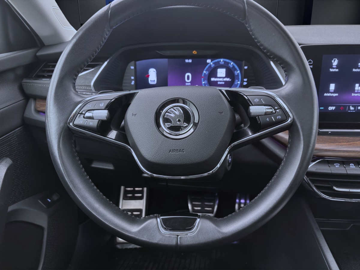 Thumb 12: Škoda Octavia Combi 2.0 TDI DSG 4x4 SCOUT PANO MATRIX AHK PDC