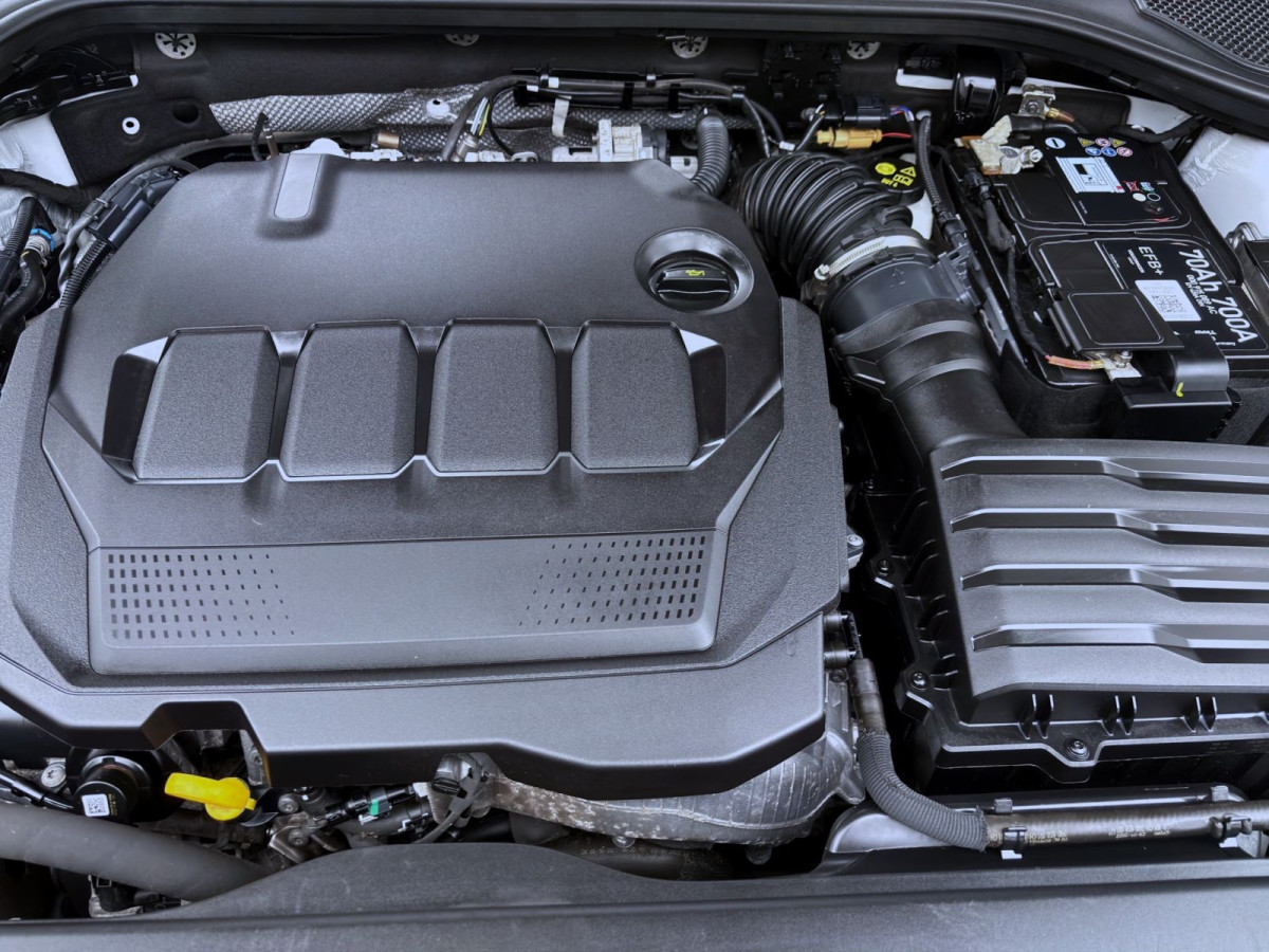 Thumb 18: Škoda Octavia Combi 2.0 TDI DSG 4x4 SCOUT PANO MATRIX AHK PDC