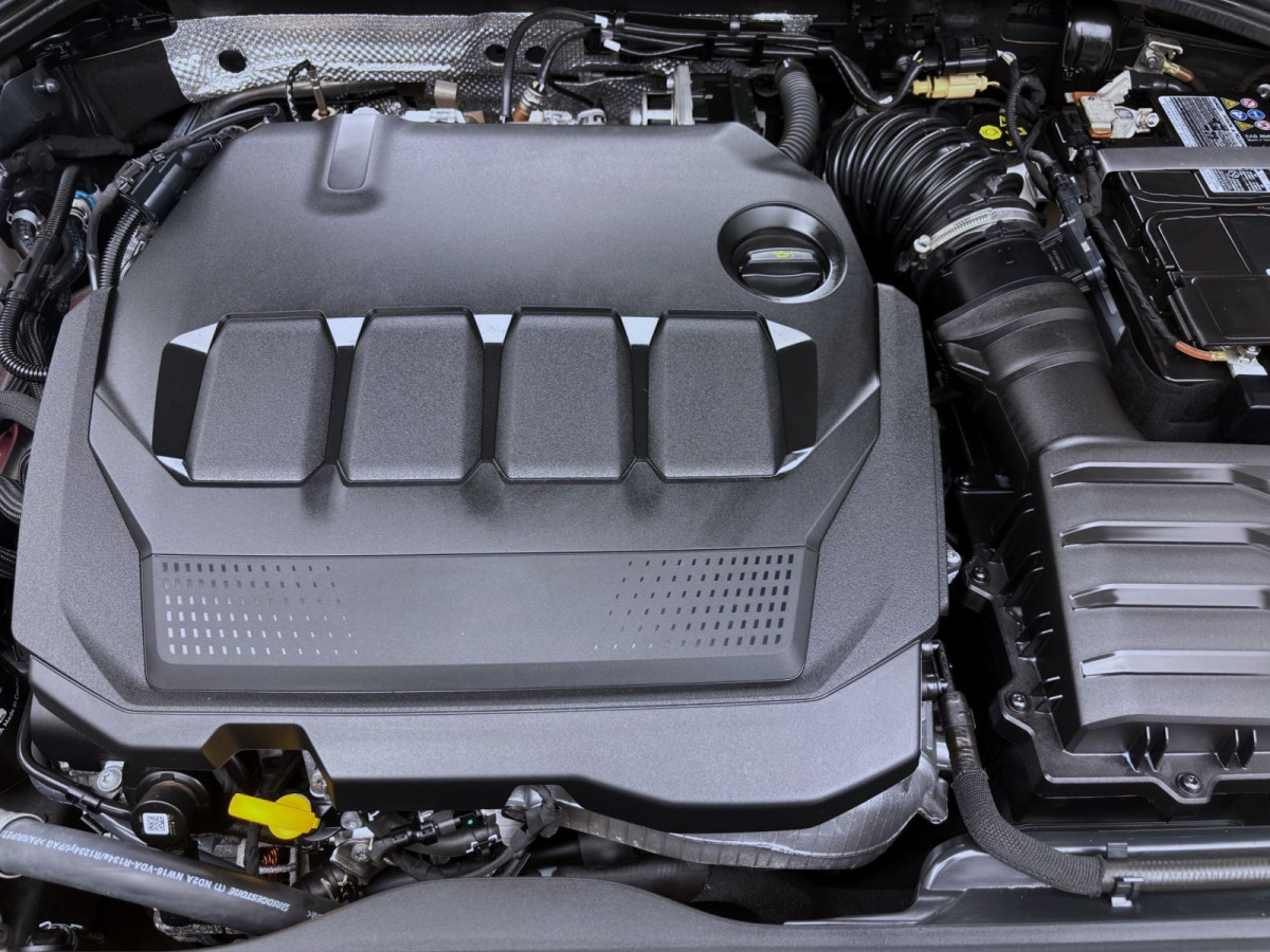 Thumb 18: Volkswagen Golf 2.0 TDI DSG MOVE PANO AHK NAVI KAMERA
