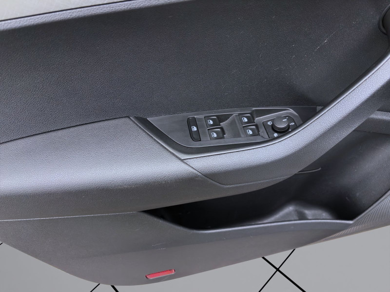 Bild 9: Škoda Karoq 1.5 TSI SELECTION AHK NAVI PDC KLIMA