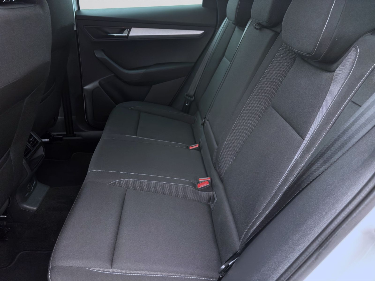 Thumb 14: Škoda Karoq 1.5 TSI SELECTION AHK NAVI PDC KLIMA