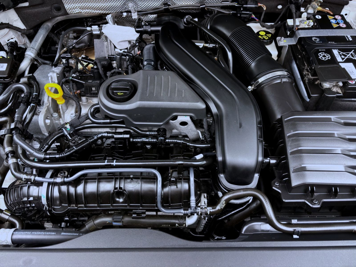 Thumb 17: Škoda Karoq 1.5 TSI SELECTION AHK NAVI PDC KLIMA