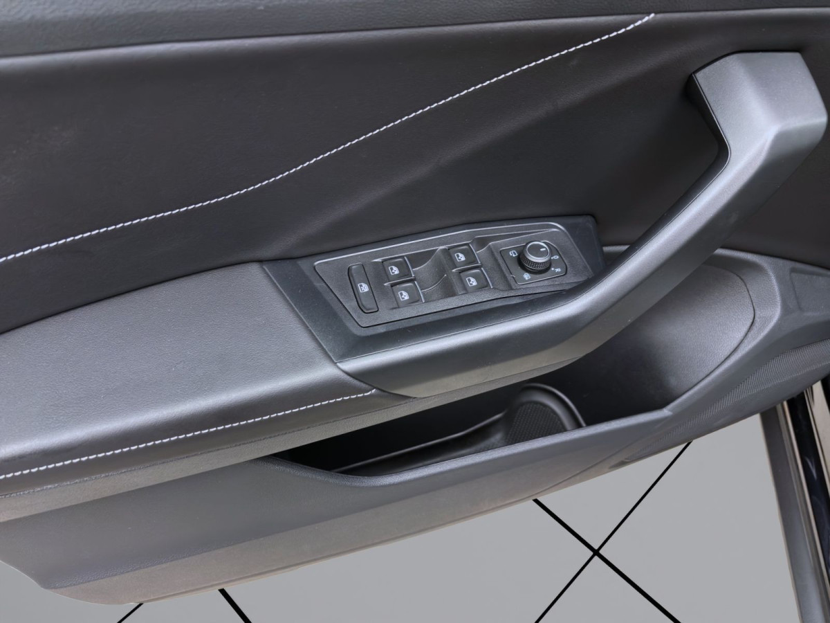 Thumb 10: Volkswagen T-Roc 1.0 TSI R-LINE KAMERA SITZHZG PDC KLIMA