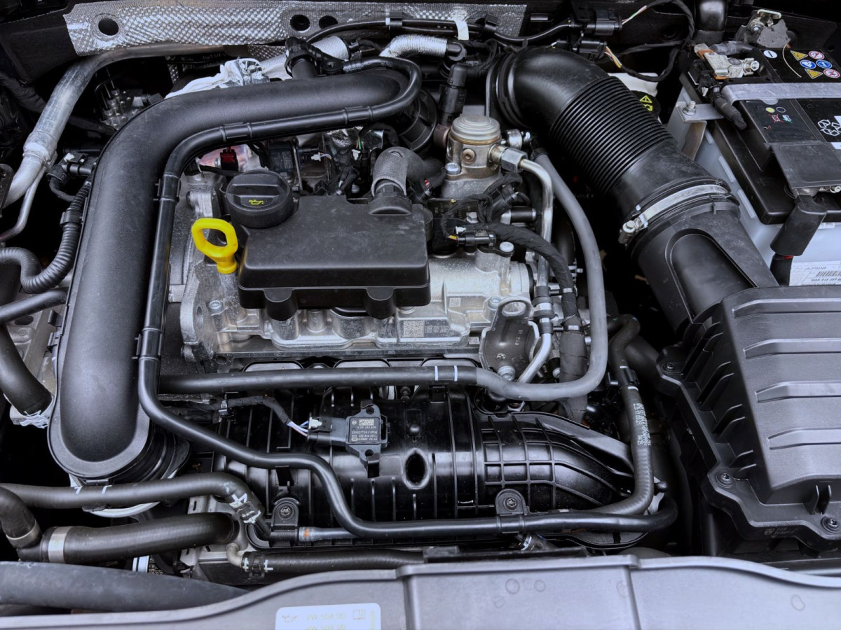 Thumb 18: Volkswagen T-Roc 1.0 TSI R-LINE KAMERA SITZHZG PDC KLIMA