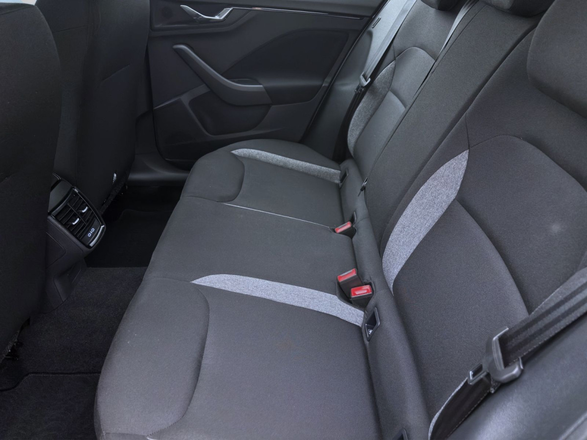 Thumb 15: Škoda Scala 1.0 TSI ESSENCE SITZHZG PDC KLIMA LED