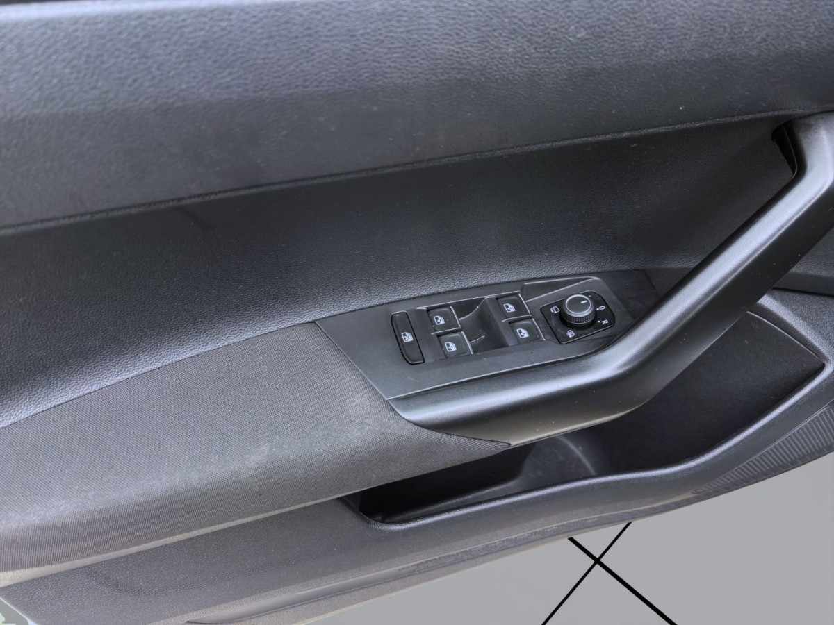 Thumb 10: Volkswagen Taigo 1.5 TSI DSG R-LINE NAVI IQ.LIGHT KAMERA PDC