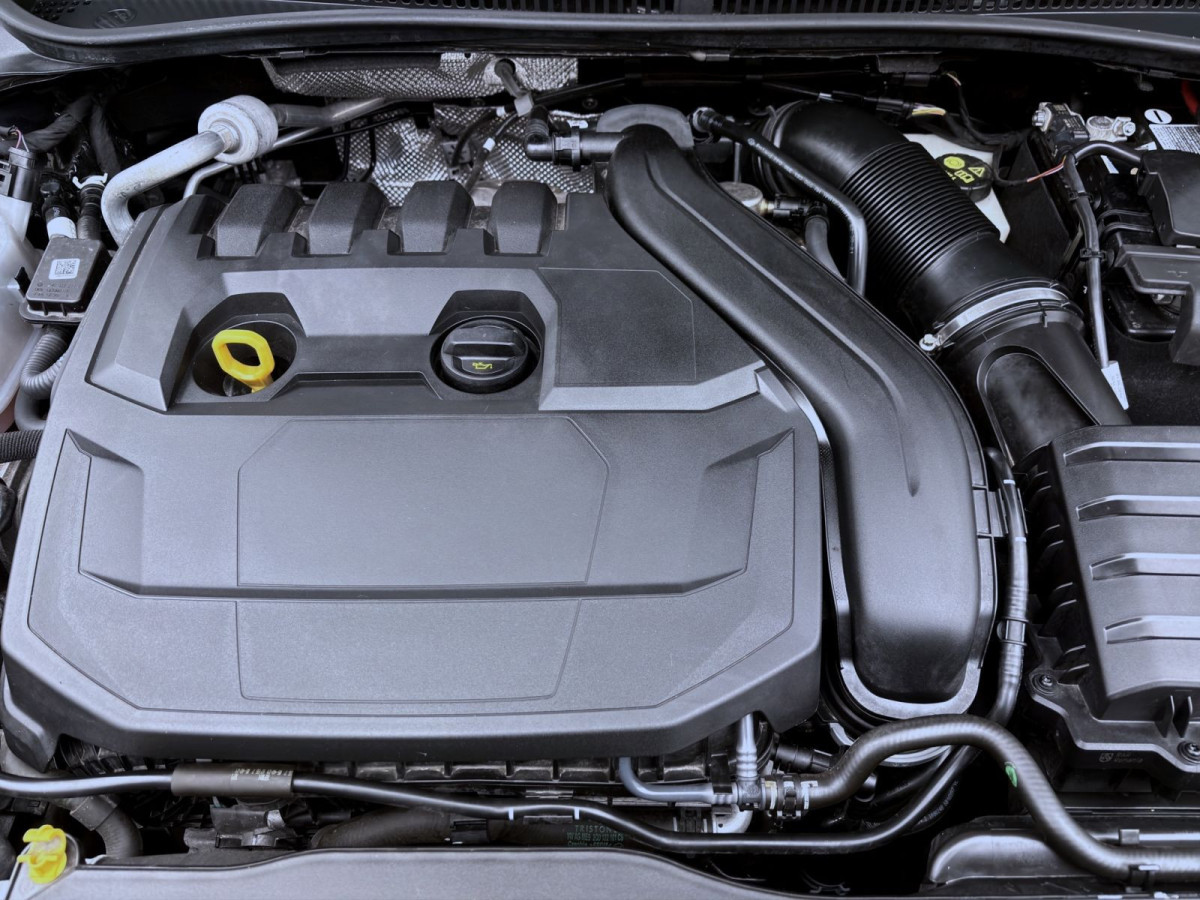 Thumb 18: Volkswagen Taigo 1.5 TSI DSG R-LINE NAVI IQ.LIGHT KAMERA PDC