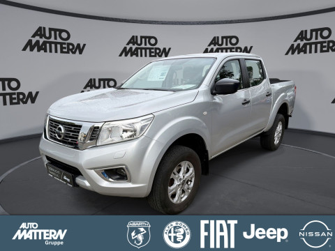 Automodell: Navara in der Farbe silber