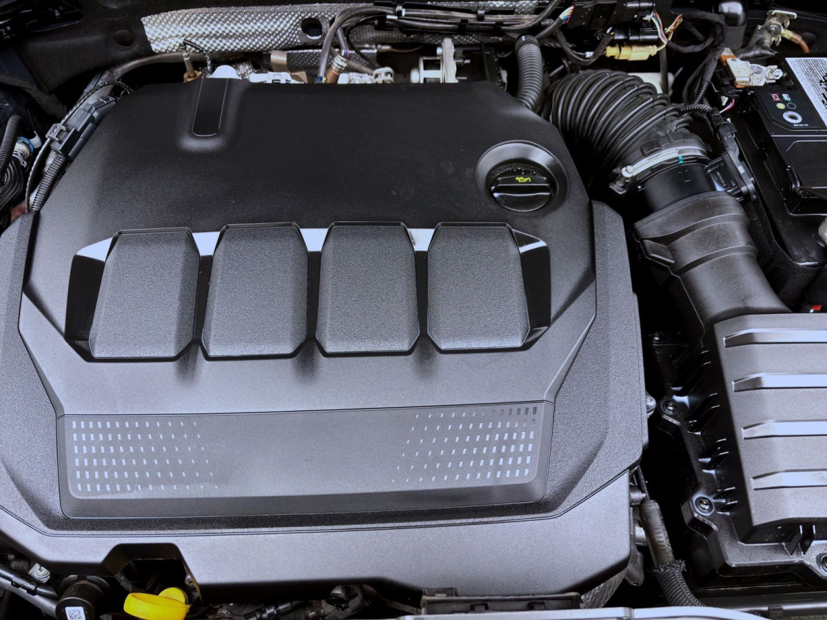 Thumb 18: Volkswagen T-Roc 2.0 TDI DSG STYLE PANO AHK SITZHZG PDC