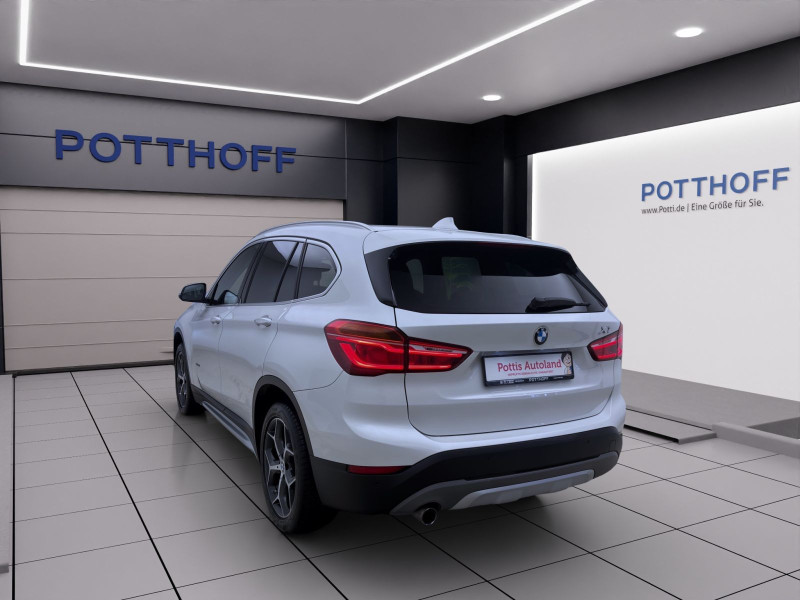 Bild 2: BMW X1 sDrive 18i XLINE PANO SITZHZG NAVI PDC