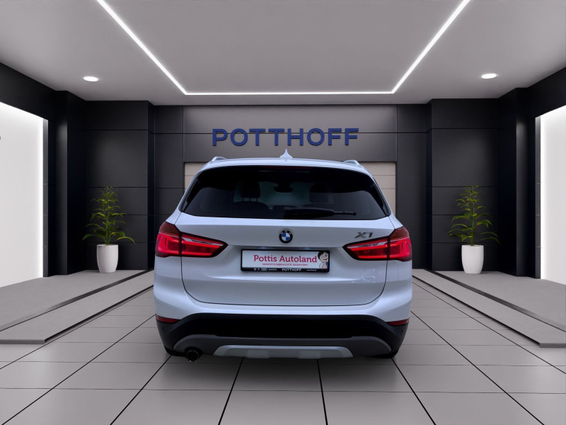 Bild 3: BMW X1 sDrive 18i XLINE PANO SITZHZG NAVI PDC