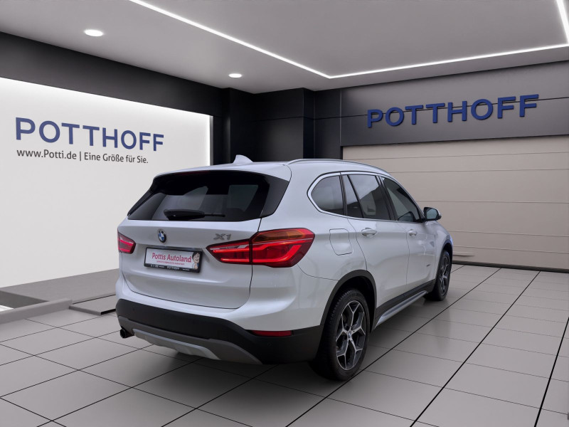 Bild 5: BMW X1 sDrive 18i XLINE PANO SITZHZG NAVI PDC