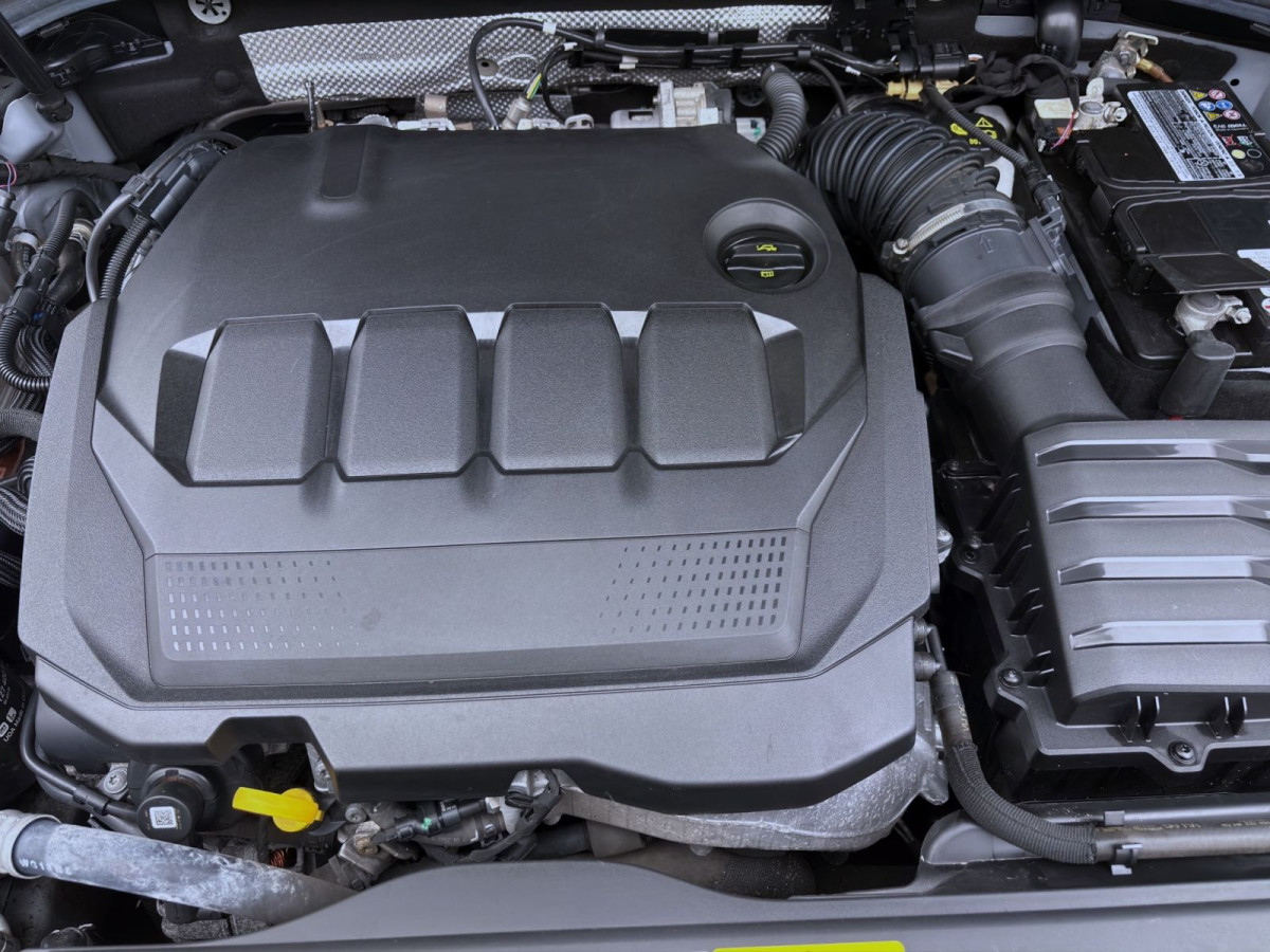 Thumb 18: Volkswagen Passat Variant 2.0 TDI DSG 4M R-LINE AHK KAMERA NAVI PDC
