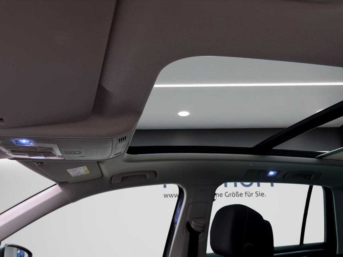 Thumb 17: Volkswagen Tiguan 2.0 TSI DSG 4M R-LINE PANO AHK NAVI PDC