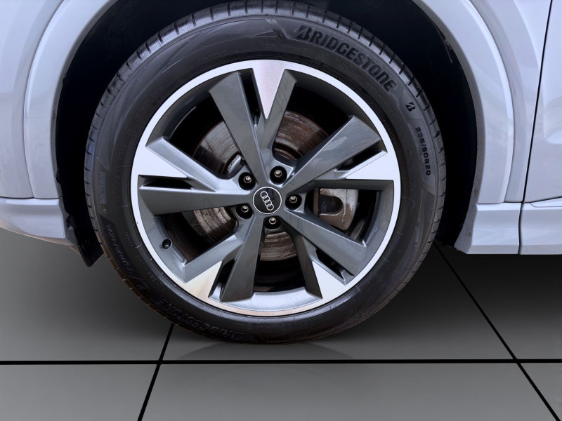 Bild 8: Audi Q4 e-tron 40 PANO AHK NAVI+ KAMERA MATRIX