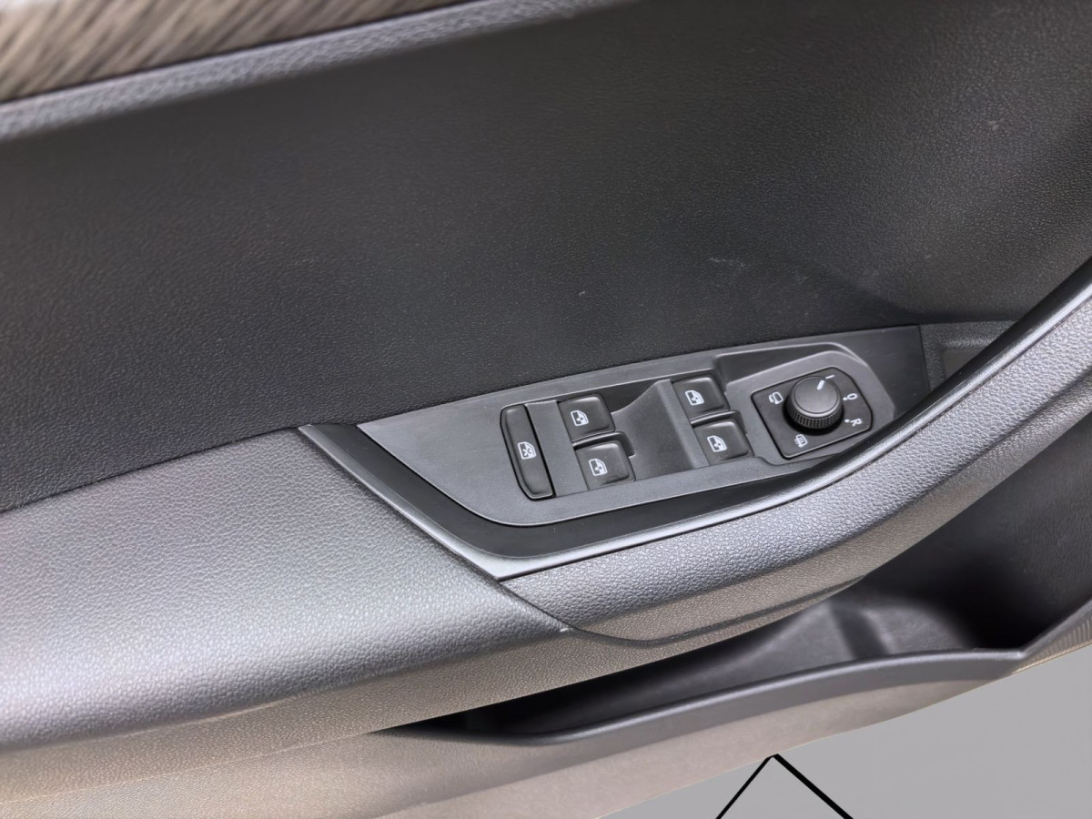 Thumb 9: Škoda Karoq 1.5 TSI DSG STYLE STDHZG PANO AHK NAVI