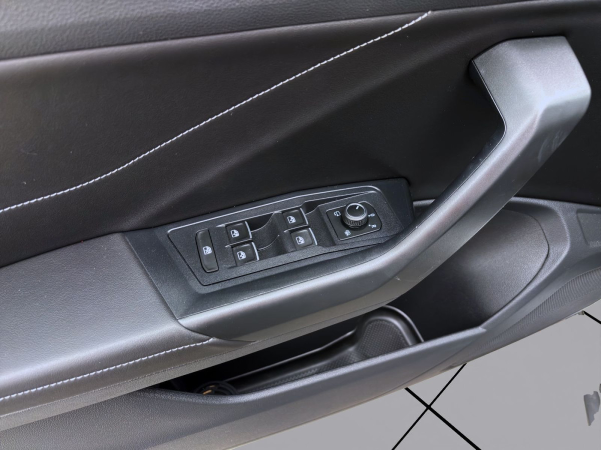 Thumb 10: Volkswagen T-Roc 1.0 TSI R-LINE PDC KAMERA LED KLIMA