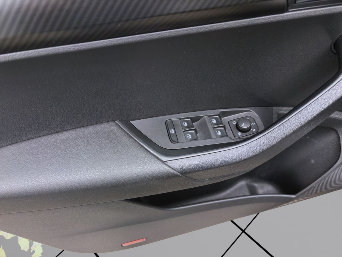 Thumb 9: Škoda Karoq 1.5 TSI DSG SPORTLINE STDHZG AHK KAMERA PDC