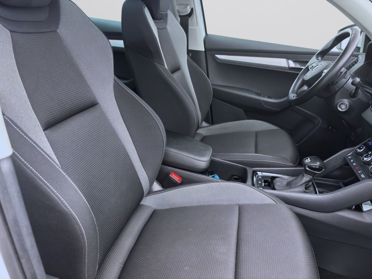 Thumb 15: Škoda Karoq 2.0 TDI DSG 4x4 TOUR PANO AHK NAVI 360°