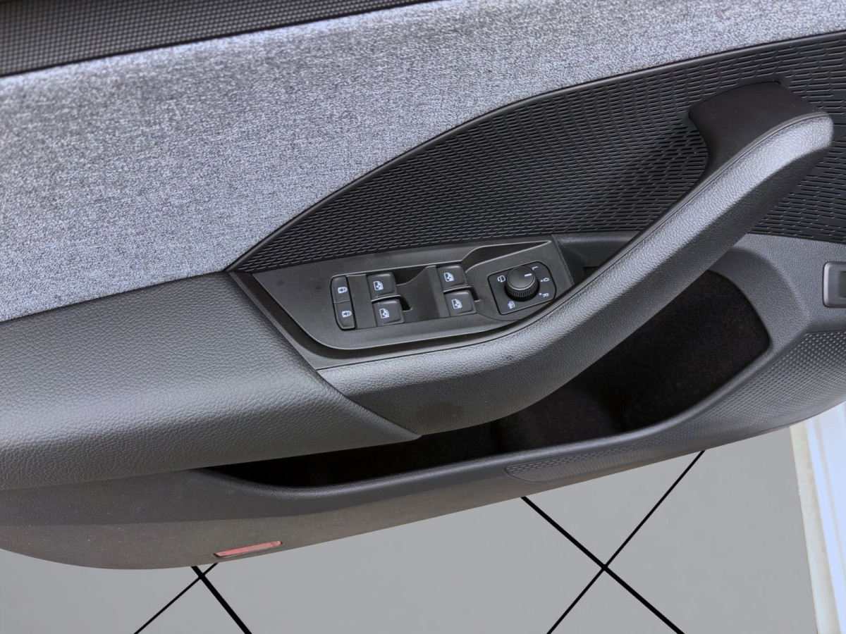 Thumb 10: Škoda OCTAVIA COMBI BALANCE AHK NAV KAM pACC WINTER+ 5J/100.000KM